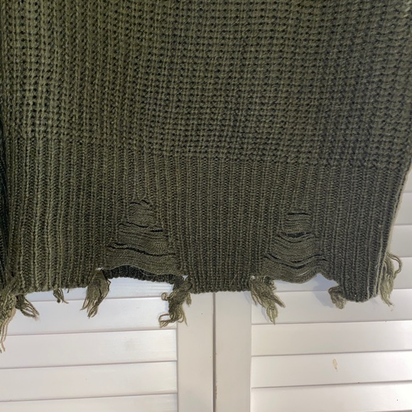 No Comment Distressed Long Sleeve V-Neck Army Green Pullover Size XL - Picture 11 of 12